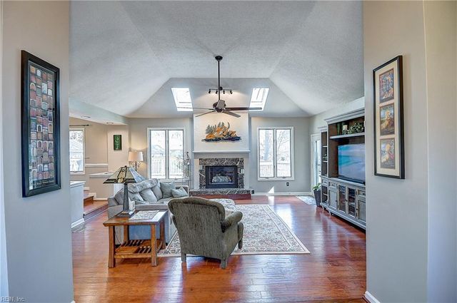 304 Shadowlake Dr, Chesapeake, VA 23320