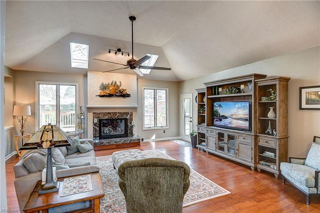 304 Shadowlake Dr, Chesapeake, VA 23320