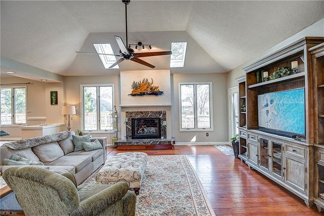 304 Shadowlake Dr, Chesapeake, VA 23320