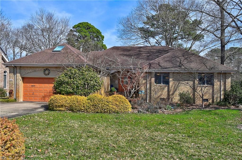 304 Shadowlake Dr, Chesapeake, VA 23320