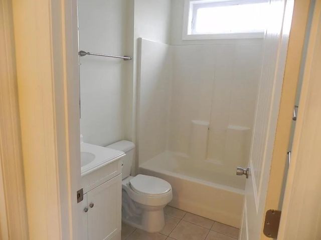 5 Spring St Apt B C, Newmarket, NH 03857