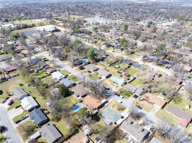 2503 Toni, Springdale, AR 72762