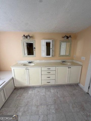 709 College Street, Calhoun, GA 30701