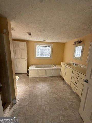 709 College Street, Calhoun, GA 30701