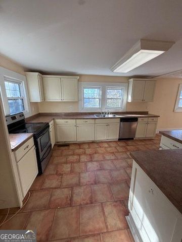 709 College Street, Calhoun, GA 30701