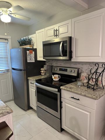 1113 Lake Terrace, Boynton Beach, FL 33426