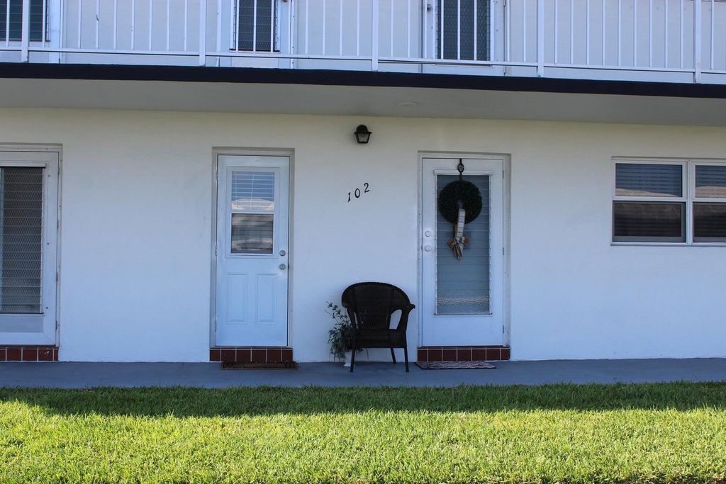 1113 Lake Terrace, Boynton Beach, FL 33426