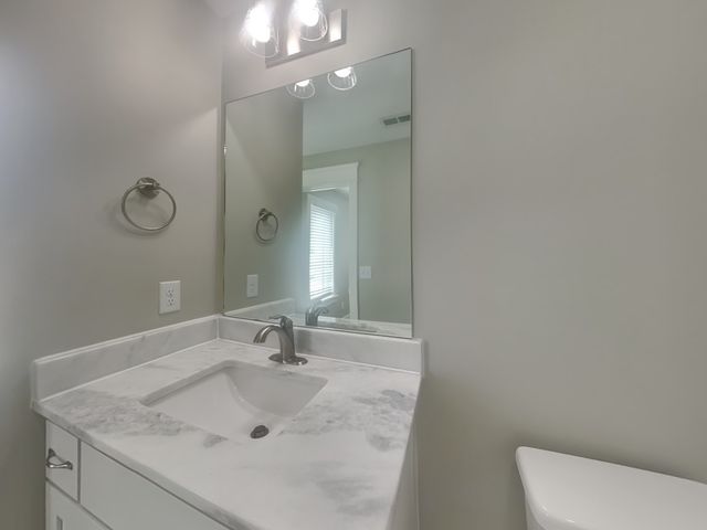 6817 Charlotte Pike Apt 1, Nashville, TN 37209