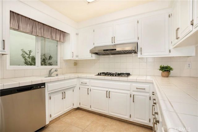 26807 Circle Of The Oaks, Newhall, CA 91321