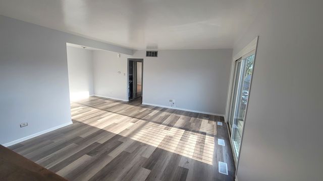 6084 Fremont Drive 6084, Hanover Park, IL 60133