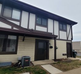 6084 Fremont Drive 6084, Hanover Park, IL 60133