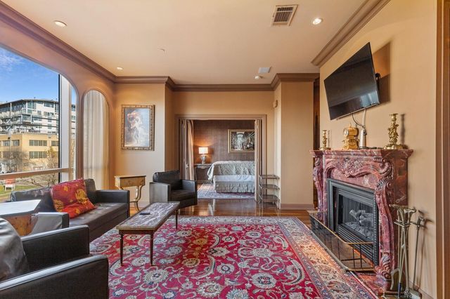 5320 E Mockingbird Lane L302, Dallas, TX 75206