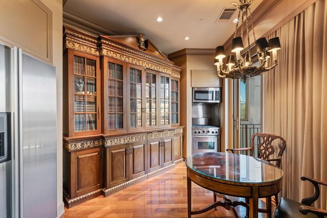 5320 E Mockingbird Lane L302, Dallas, TX 75206