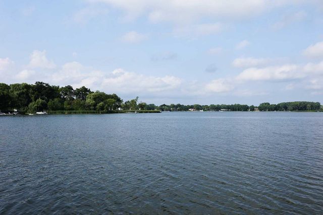 W166S8374 Kurtze LANE, Muskego, WI 53150