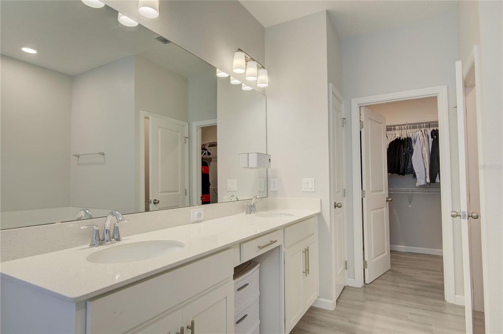 Image 27 of property listing at 2591 CEDAR SHAKE COURT, Oviedo, FL 32765