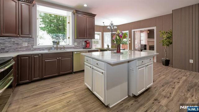 26 Stonehedge Drive, Hardyston, NJ 07460