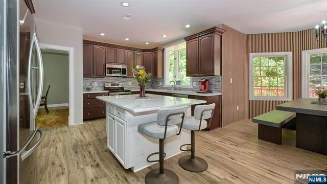 26 Stonehedge Drive, Hardyston, NJ 07460