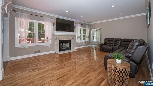 26 Stonehedge Drive, Hardyston, NJ 07460