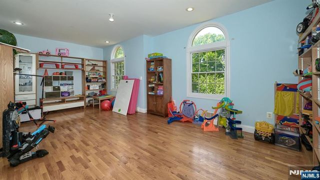 26 Stonehedge Drive, Hardyston, NJ 07460
