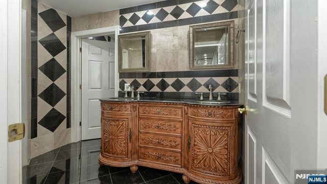 26 Stonehedge Drive, Hardyston, NJ 07460
