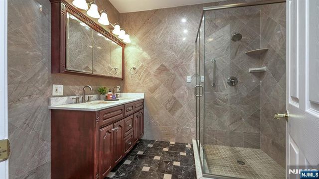 26 Stonehedge Drive, Hardyston, NJ 07460