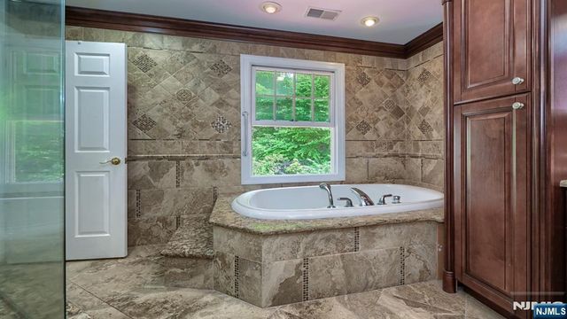 26 Stonehedge Drive, Hardyston, NJ 07460