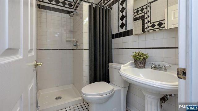 26 Stonehedge Drive, Hardyston, NJ 07460