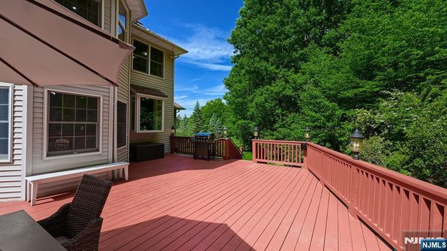 26 Stonehedge Drive, Hardyston, NJ 07460