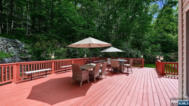26 Stonehedge Drive, Hardyston, NJ 07460