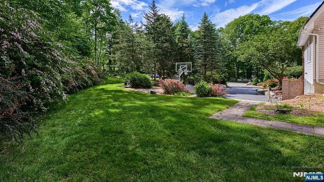 26 Stonehedge Drive, Hardyston, NJ 07460