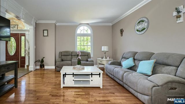 26 Stonehedge Drive, Hardyston, NJ 07460