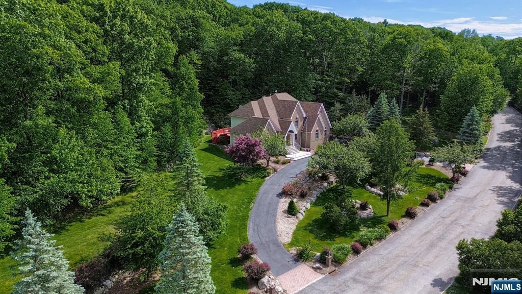 26 Stonehedge Drive, Hardyston, NJ 07460