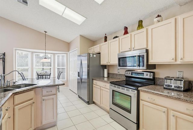 15182 Oak Chase Court, Wellington, FL 33414