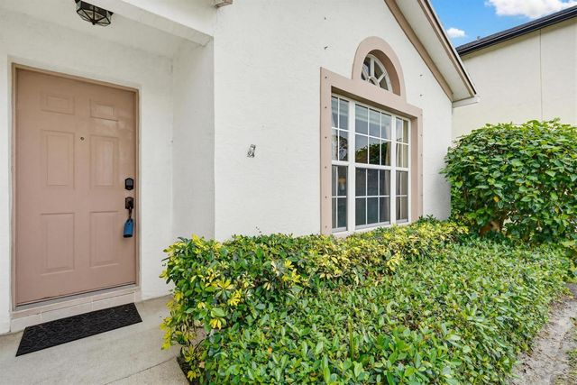 15182 Oak Chase Court, Wellington, FL 33414