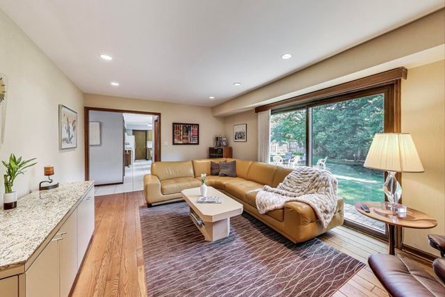 645 Ridge Road, Highland Park, IL 60035