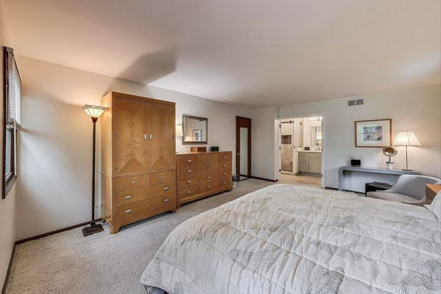 645 Ridge Road, Highland Park, IL 60035