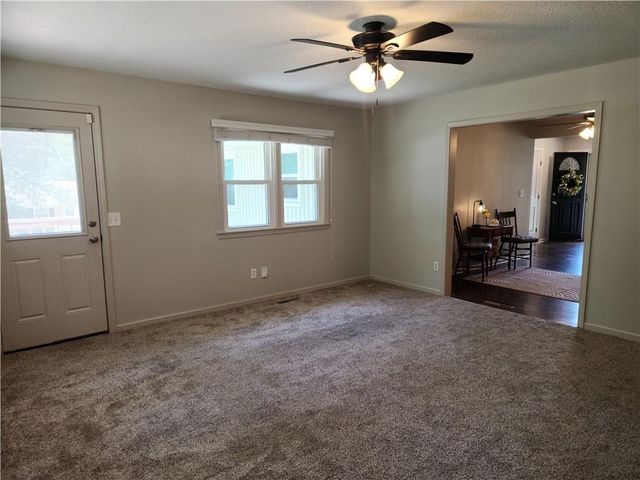 3219 S Vest Avenue, Independence, MO 64055