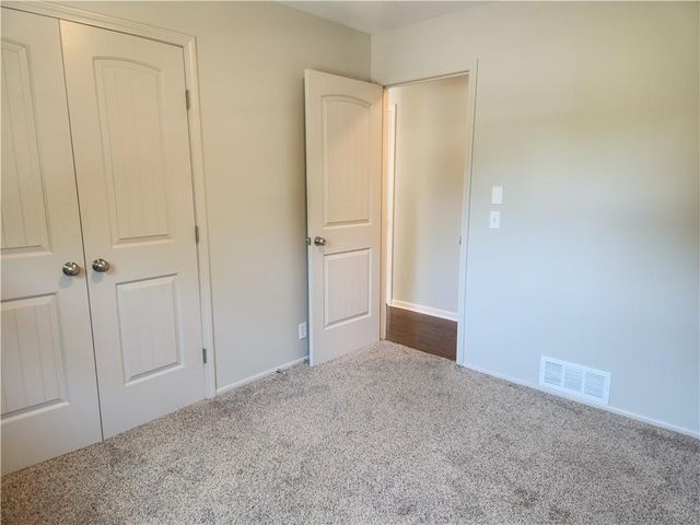 3219 S Vest Avenue, Independence, MO 64055