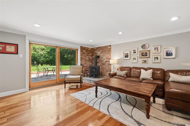 7 Wren Drive, Woodbury, NY 11797