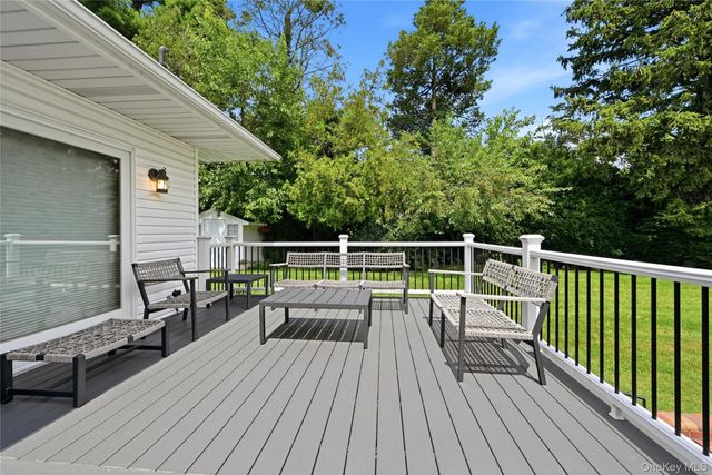7 Wren Drive, Woodbury, NY 11797