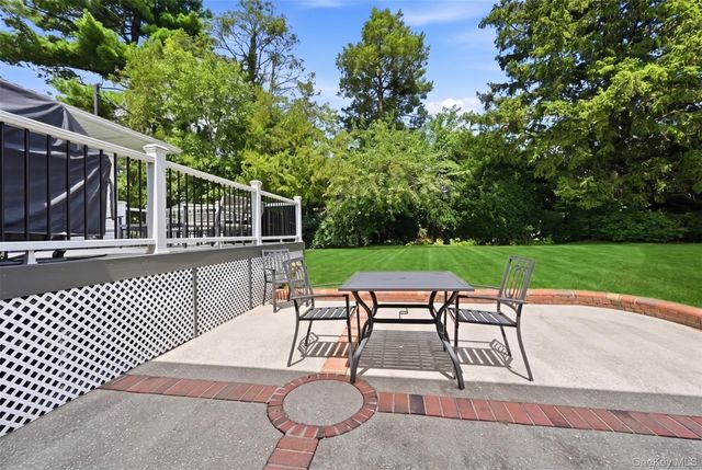 7 Wren Drive, Woodbury, NY 11797