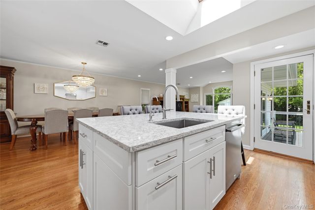 7 Wren Drive, Woodbury, NY 11797