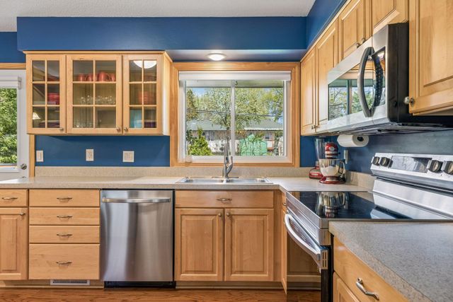8116 28th Avenue N, New Hope, MN 55427