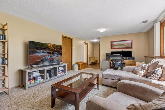 8116 28th Avenue N, New Hope, MN 55427