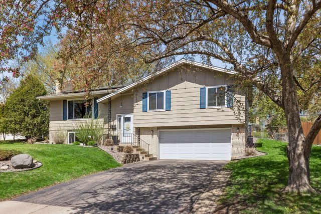 8116 28th Avenue N, New Hope, MN 55427