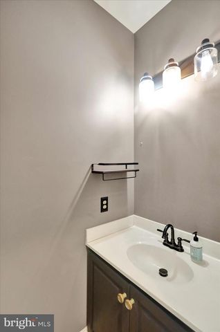 10 AUSTIN DR, Robesonia, PA 19551