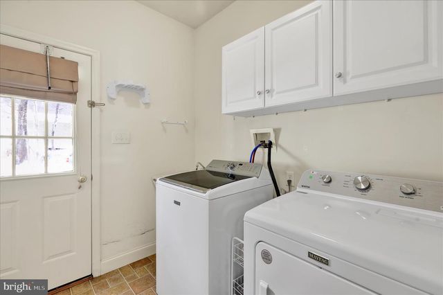 10 AUSTIN DR, Robesonia, PA 19551