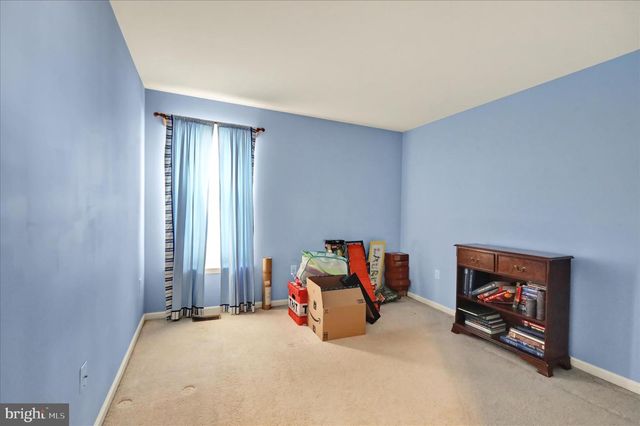 10 AUSTIN DR, Robesonia, PA 19551