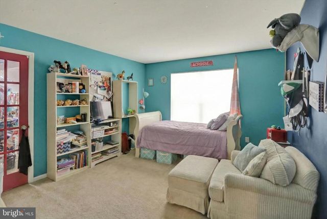 10 AUSTIN DR, Robesonia, PA 19551