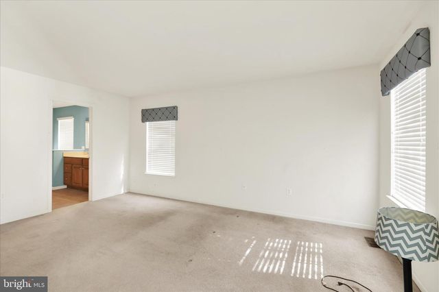 10 AUSTIN DR, Robesonia, PA 19551